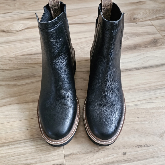 Dolce Vita Waterproof, Bootie Womens Size 6 Black NWOT - Picture 3 of 13